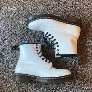 Dr. Martens 1460 smooth leather white lace up boots sz 9